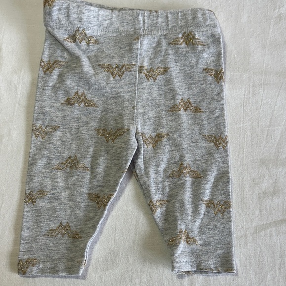 DC - Gray Leggings with Gold Wonderwoman Accents - Picture 1 of 4